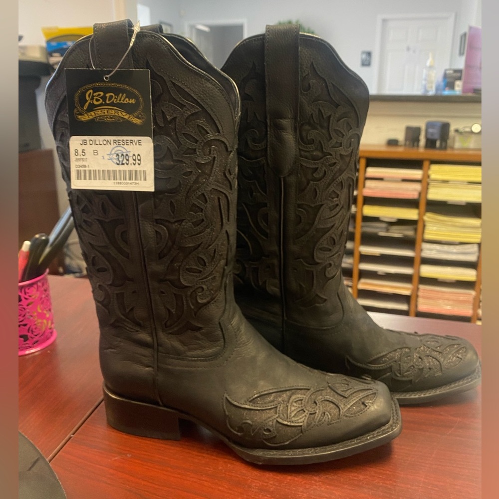 NWT women’s cowboy boots